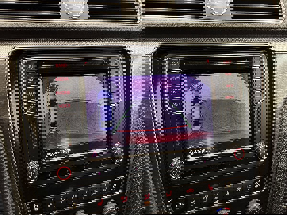 Used 2016 Volkswagen Passat 1.8T SEL Premium image 16