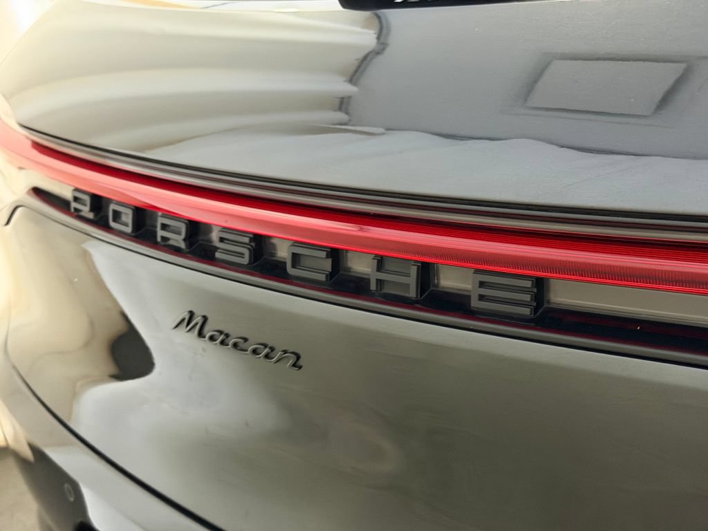 Certified 2021 Porsche Macan AWD/4WD image 25