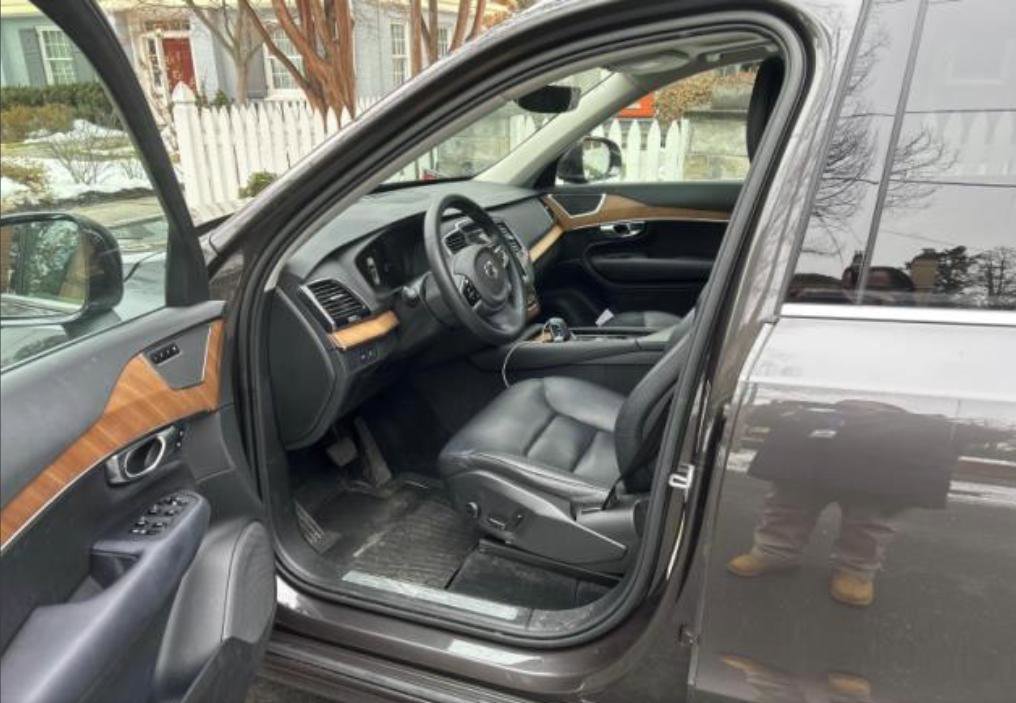 Used 2023 Volvo XC90 T8 Plus w/ Protection Package Premier image 3