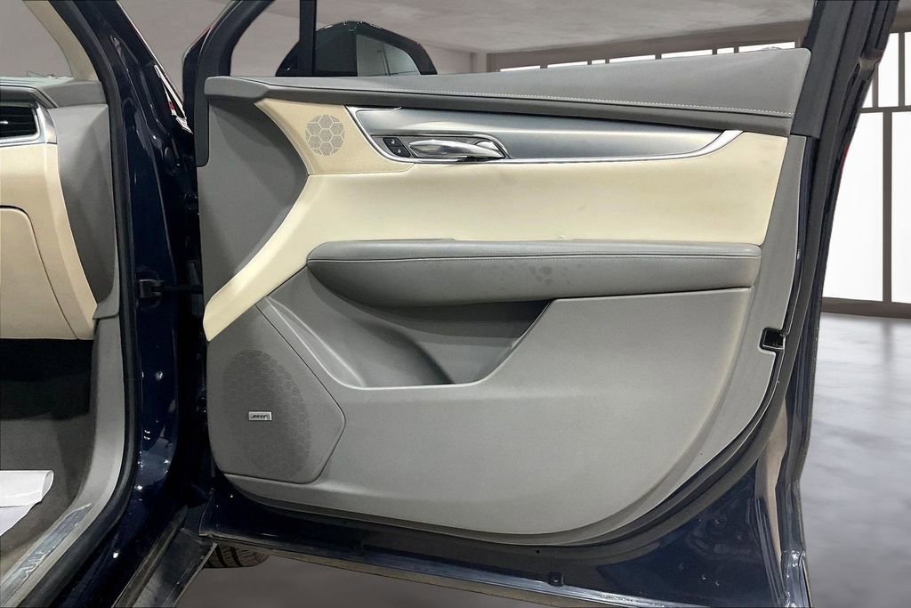 Used 2017 Cadillac XT5 Luxury w/ Driver Awareness Package image 24