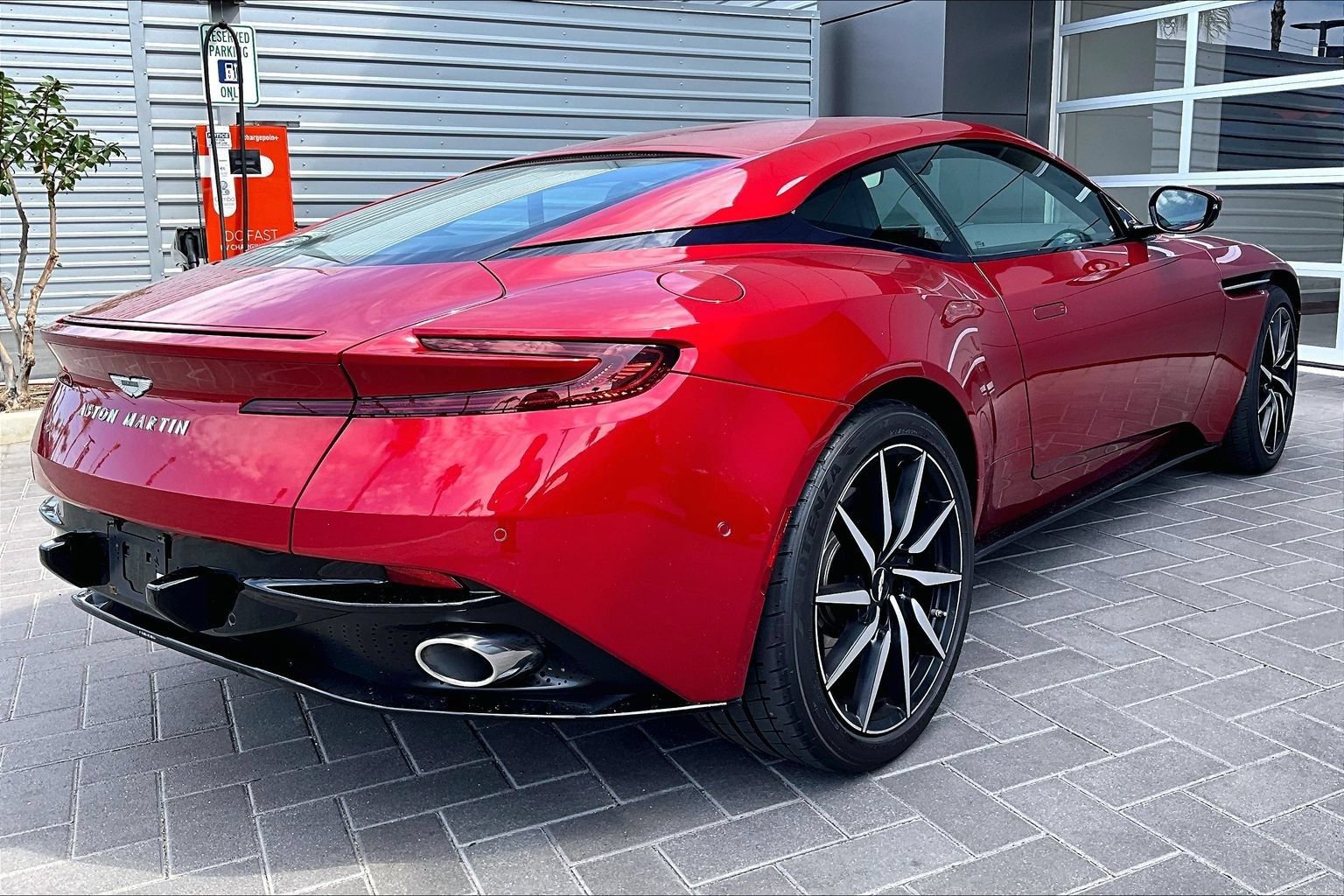 Used 2023 Aston Martin DB11 Coupe RWD image 3