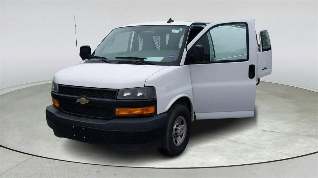 Used 2019 Chevrolet Express 3500 Extended w/ Driver Convenience Package image 10
