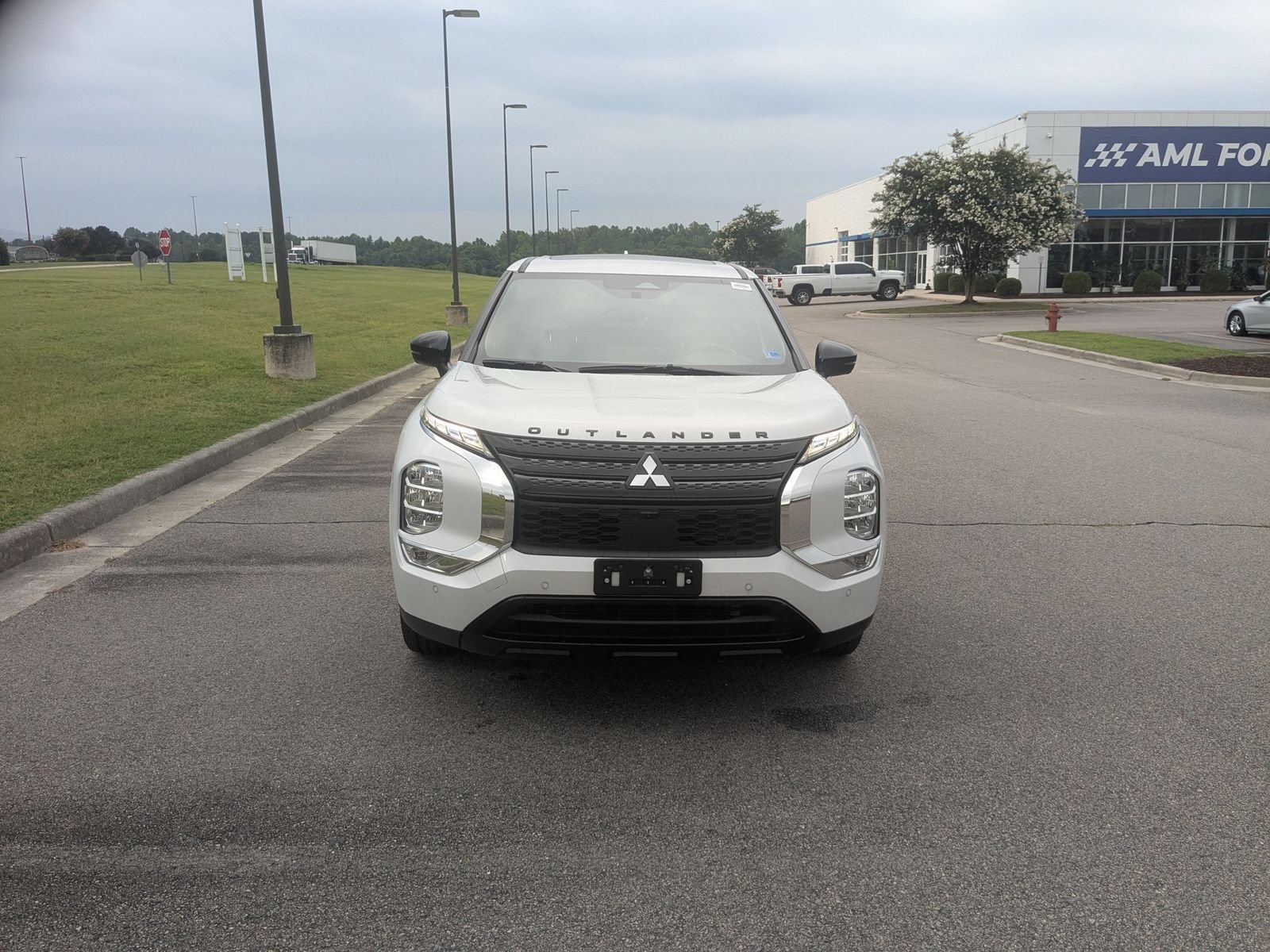 Used 2024 Mitsubishi Outlander SE Black Edition FWD image 8