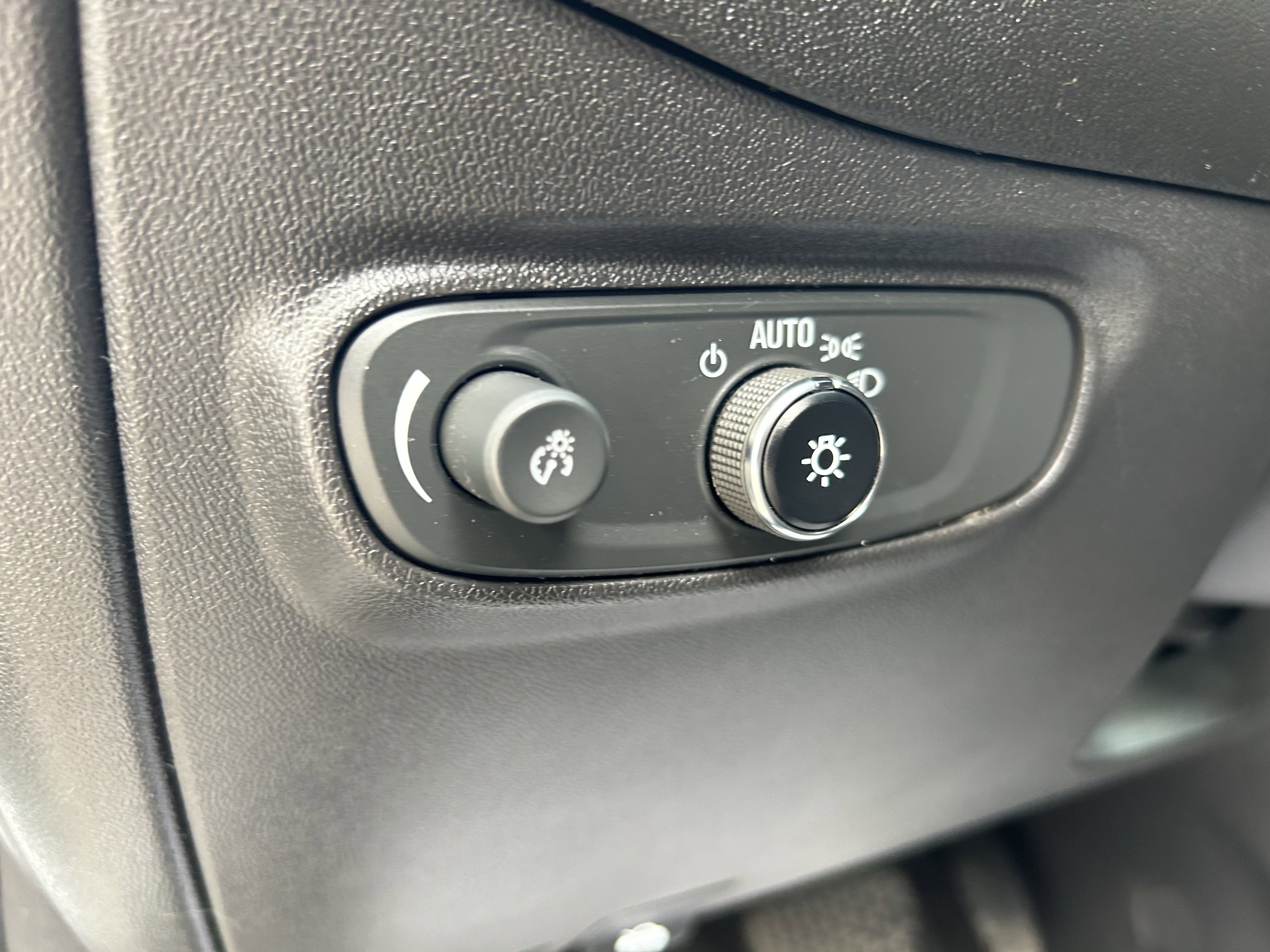 Used 2023 Chevrolet Equinox LT w/ Driver Convenience Package image 15