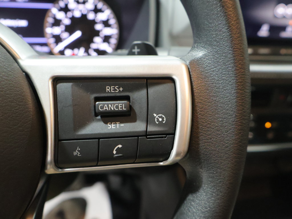 Used 2023 Nissan Rogue S AWD/4WD image 34