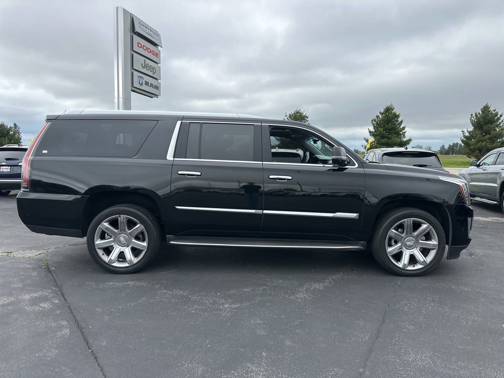 Used 2018 Cadillac Escalade ESV Luxury AWD/4WD image 4