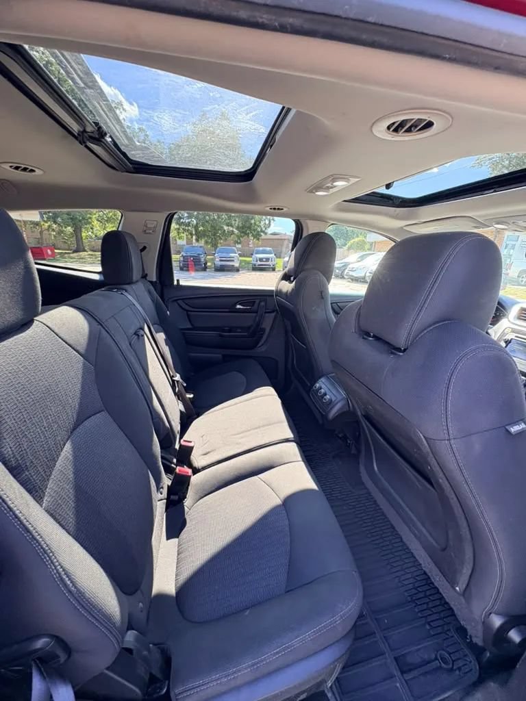 Used 2015 Chevrolet Traverse LT w/ Style and Technology Package FWD image 19