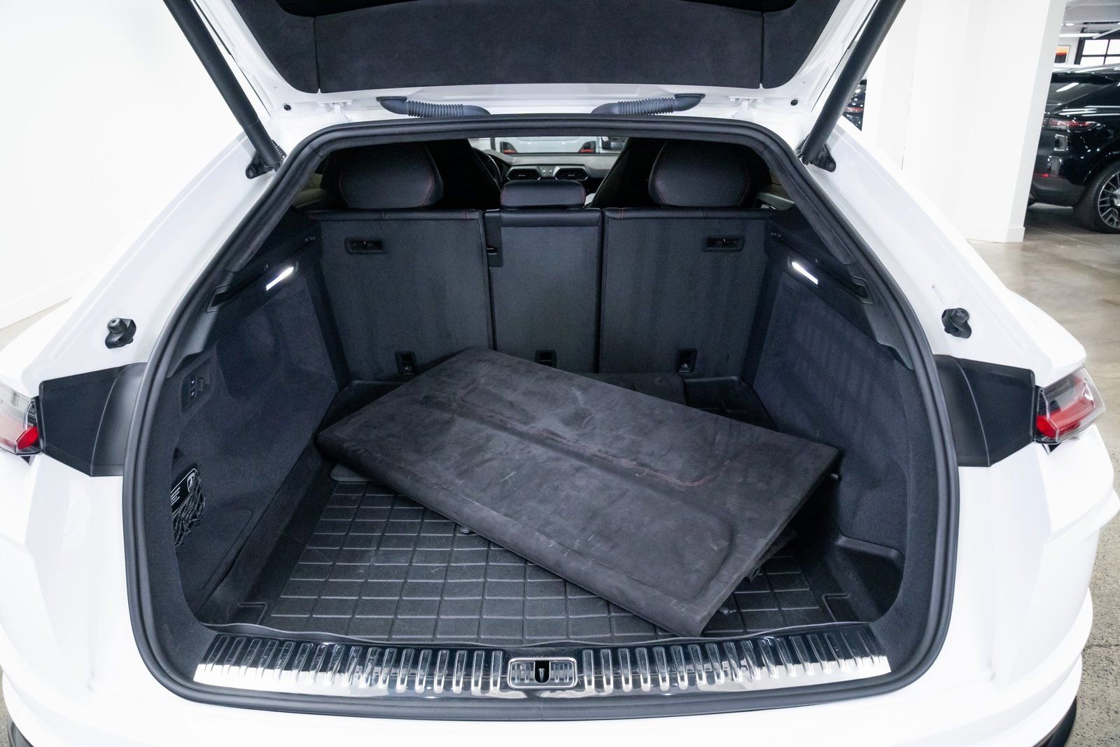 Used 2020 Lamborghini Urus image 8