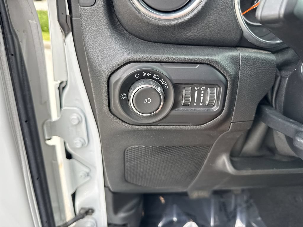 Used 2019 Jeep Wrangler Unlimited Sahara w/ Dual Top Group AWD/4WD image 54