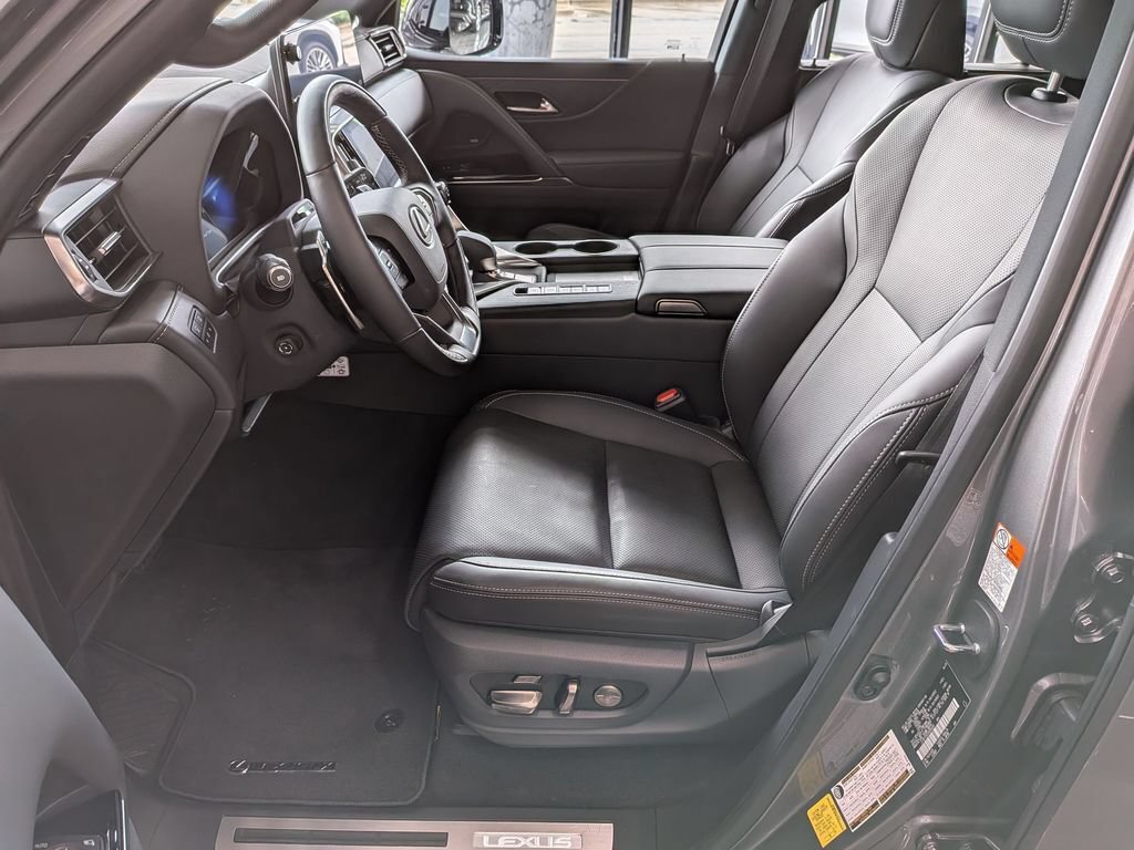 New 2025 Lexus LX 700h Luxury w/ Appearance Package AWD/4WD image 14