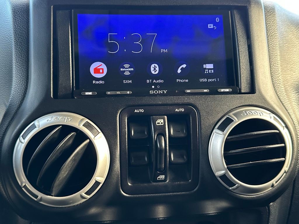 Used 2018 Jeep Wrangler Unlimited Sahara w/ Connectivity Group image 24