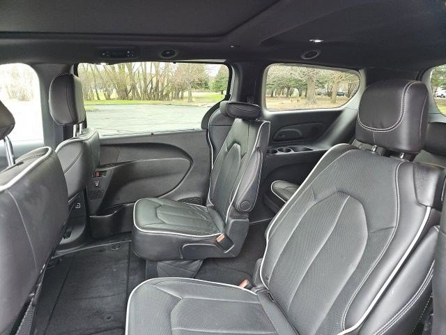 Used 2026 Chrysler Pacifica Limited image 18