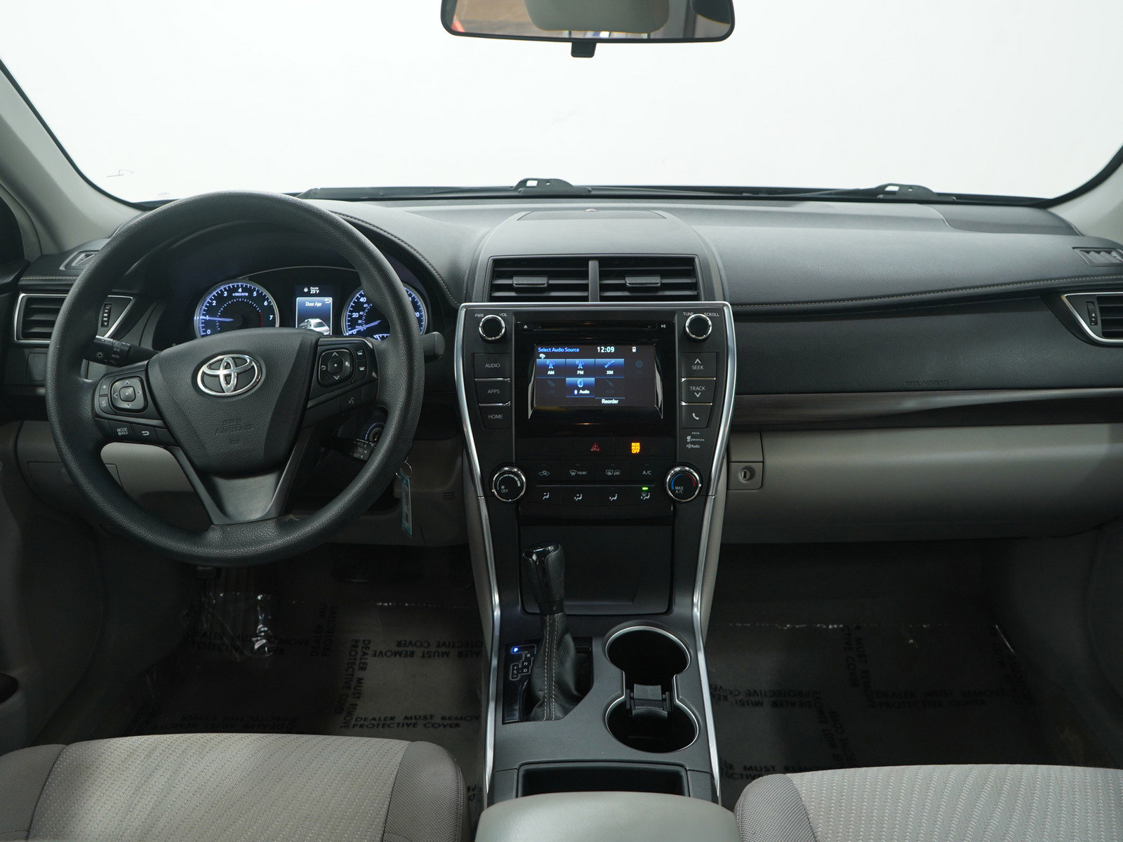 Used 2015 Toyota Camry LE image 14