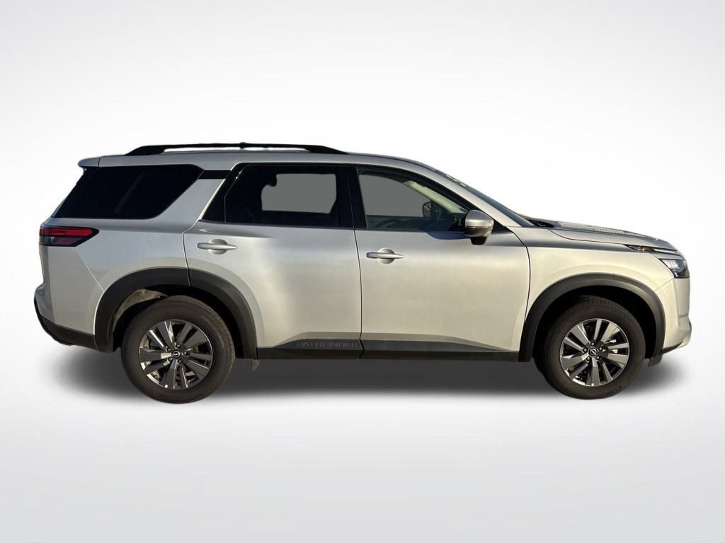 Used 2025 Nissan Pathfinder SV image 9