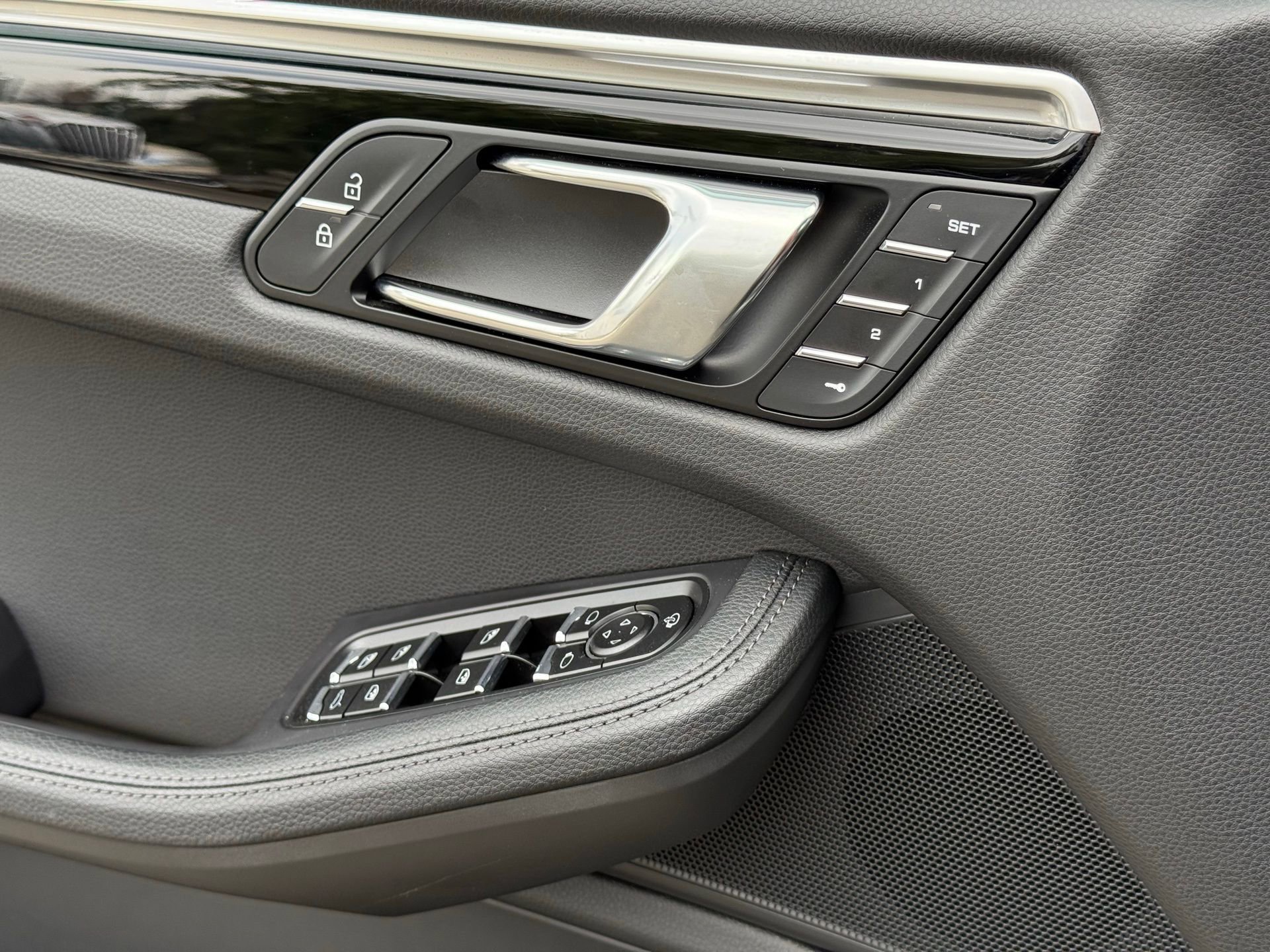 Certified 2024 Porsche Macan S image 27