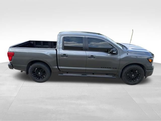 Used 2019 Nissan Titan SV w/ SV Convenience Package image 2