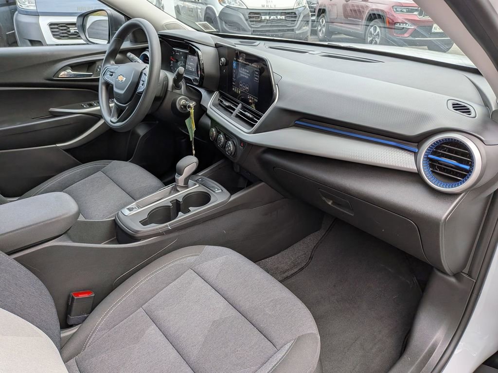 Used 2024 Chevrolet Trax LS FWD image 23