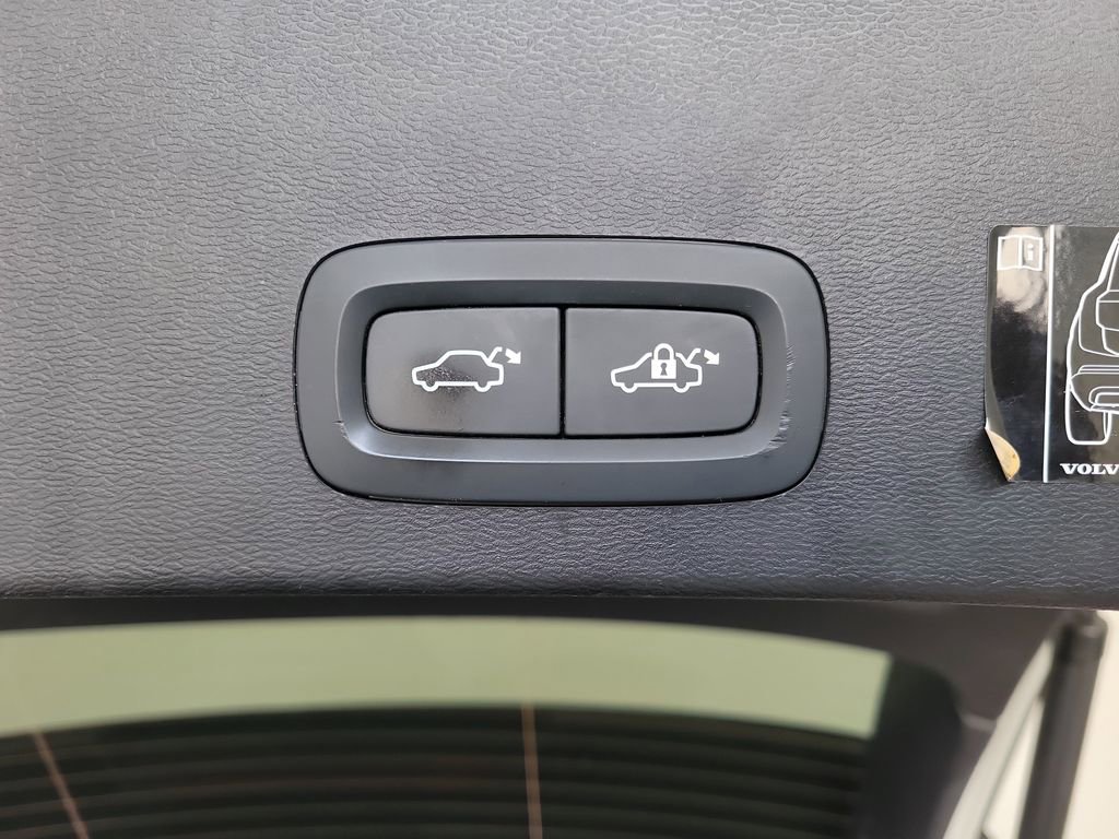 Used 2022 Volvo XC40 P8 Recharge Plus AWD/4WD image 11