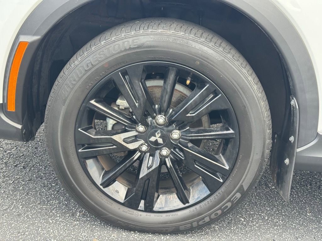 Used 2023 Mitsubishi Eclipse Cross LE image 9