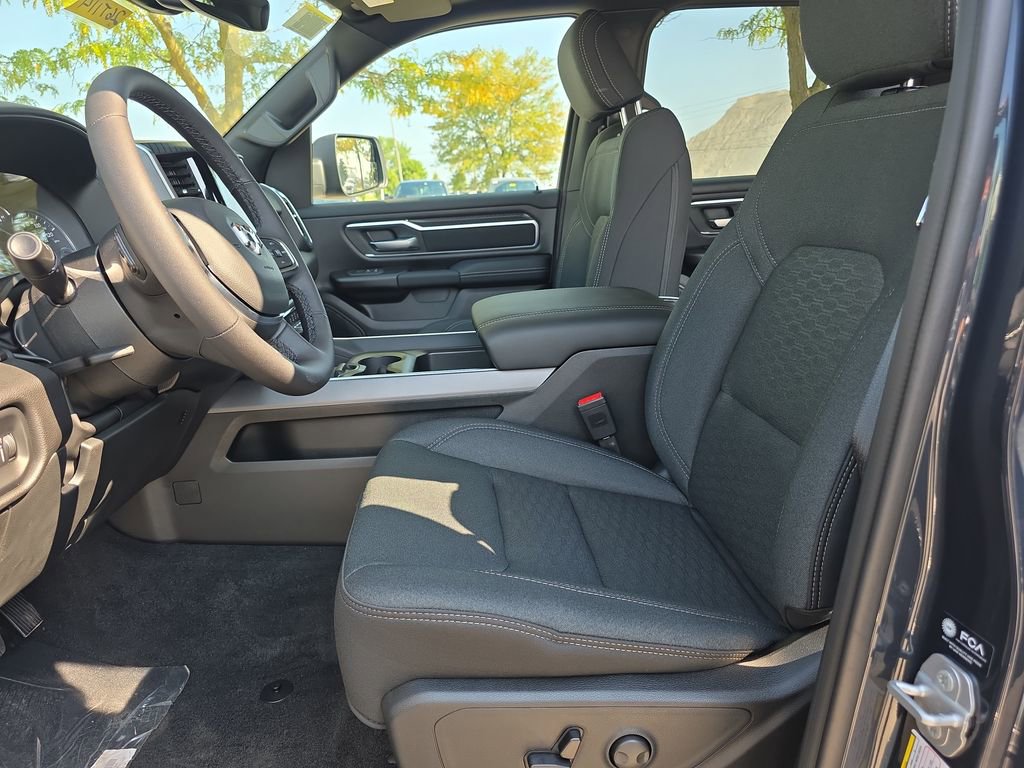 New 2026 RAM 1500 4x4 Crew Cab image 8