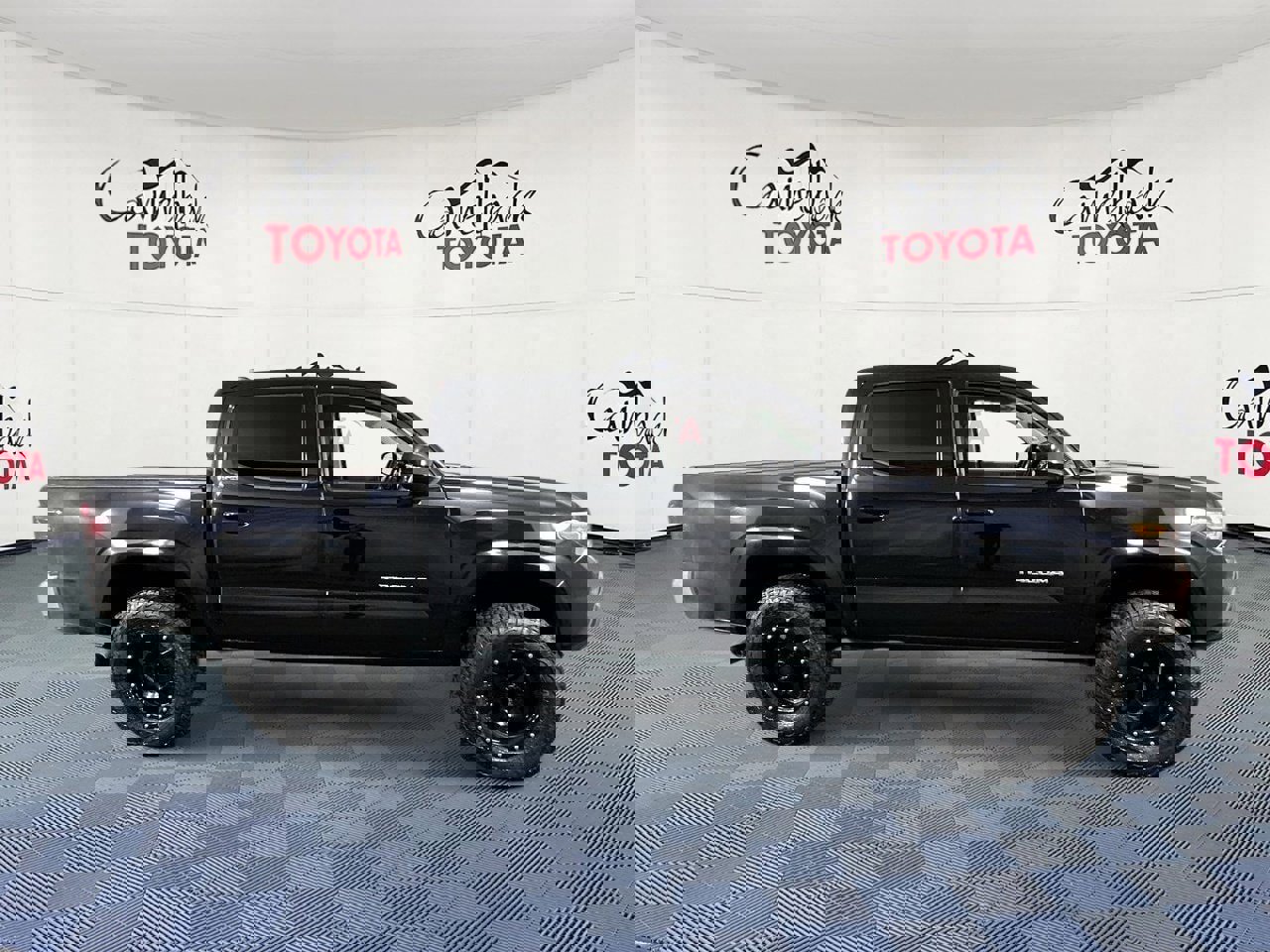 Used 2018 Toyota Tacoma SR5 image 9