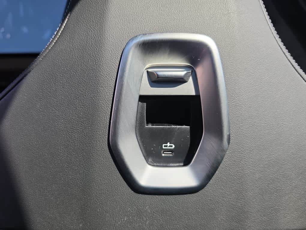 Used 2025 BMW 740i xDrive AWD/4WD image 31