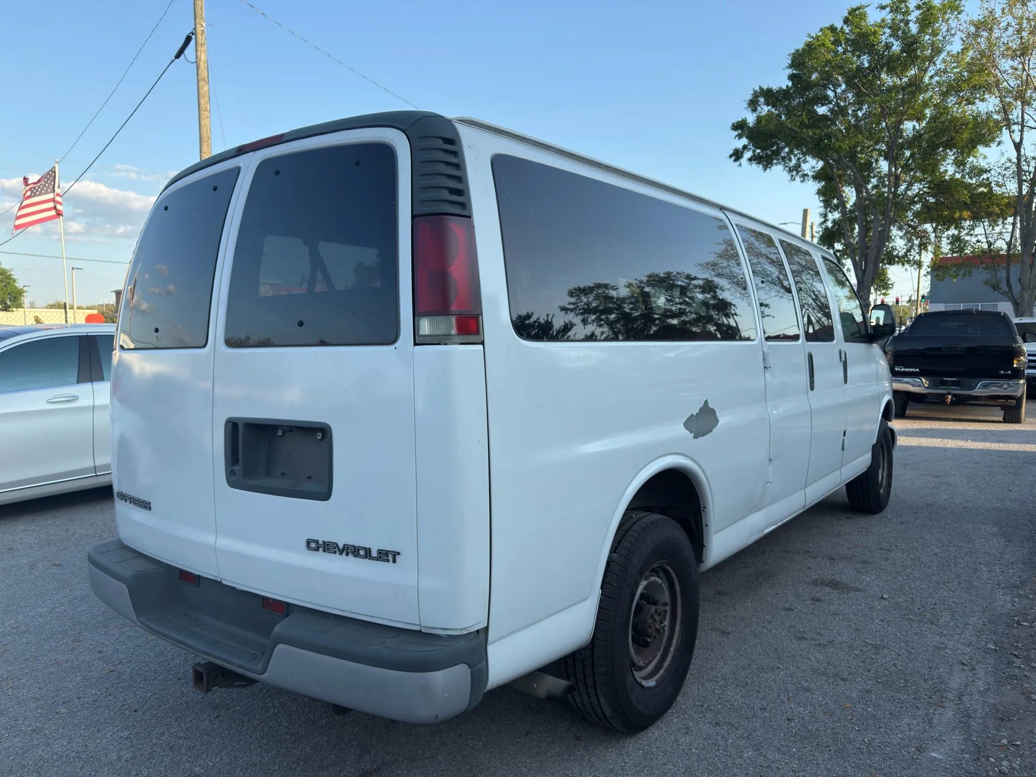 Used 2002 Chevrolet Express 3500 Extended Passenger image 7