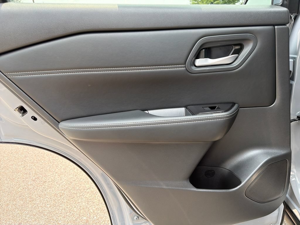 Used 2026 Nissan Rogue Dark Armor FWD image 36