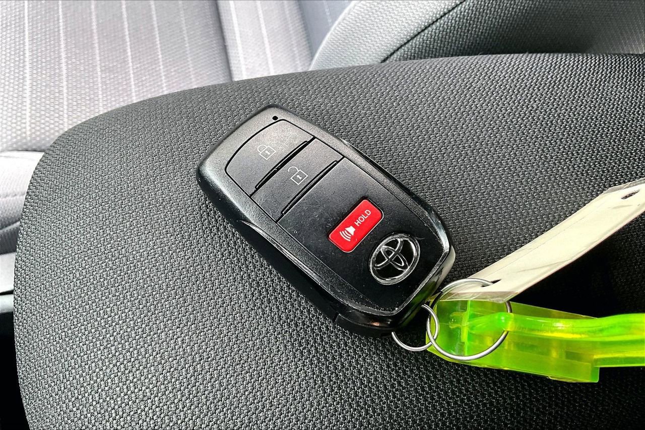 Used 2025 Toyota Corolla Cross AWD Hybrid image 36