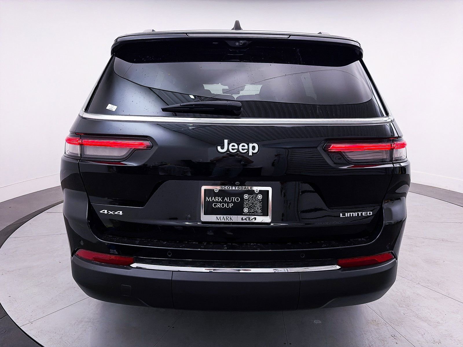 Used 2024 Jeep Grand Cherokee L Limited w/ Luxury Tech Group II image 14