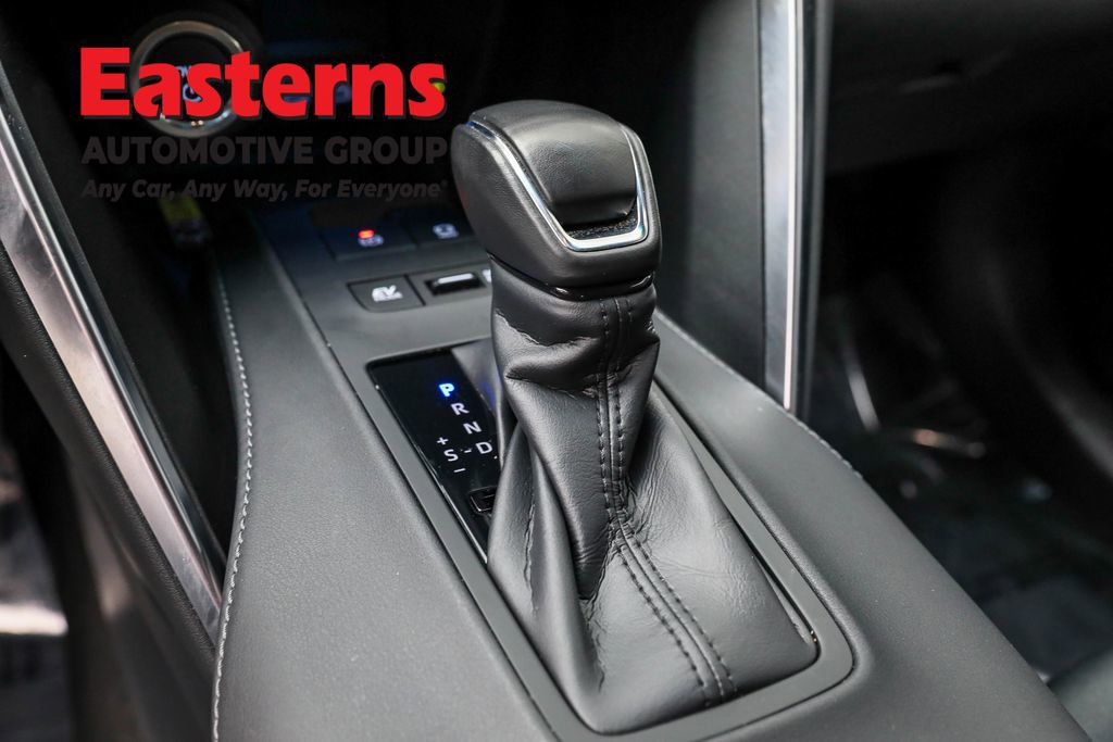 Used 2024 Toyota Venza LE image 12