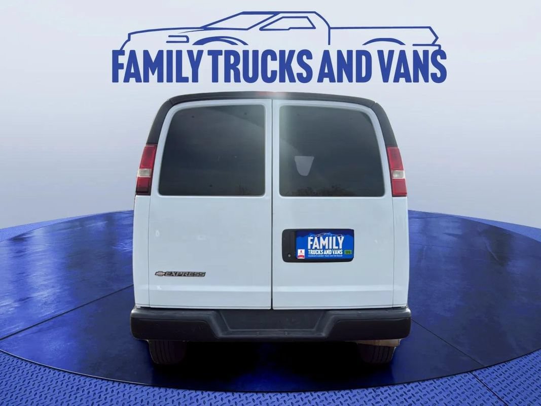 Used 2018 Chevrolet Express 2500 LS w/ Driver Convenience Package RWD image 4