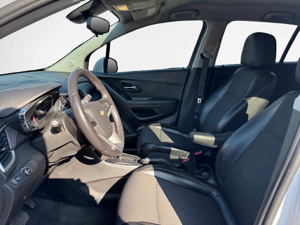 Used 2020 Chevrolet Trax LT w/ LT Convenience Package AWD/4WD image 12