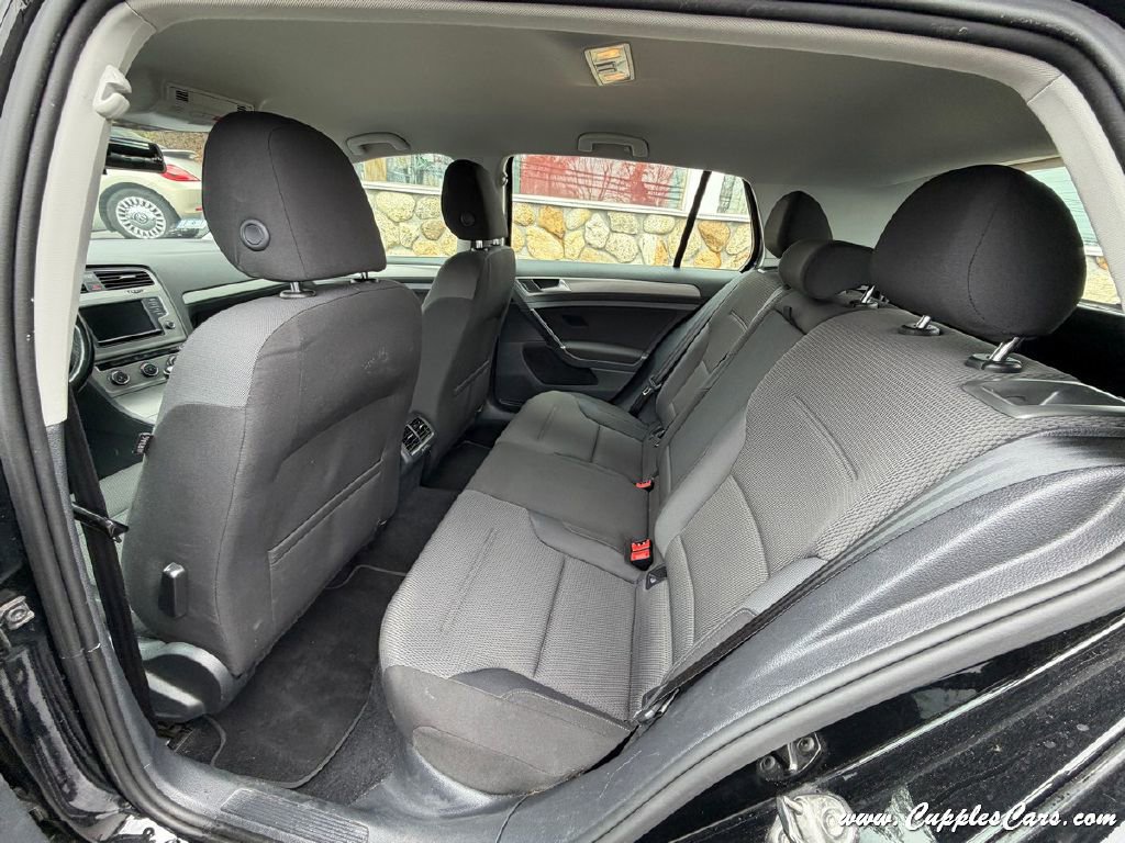 Used 2016 Volkswagen Golf S image 22