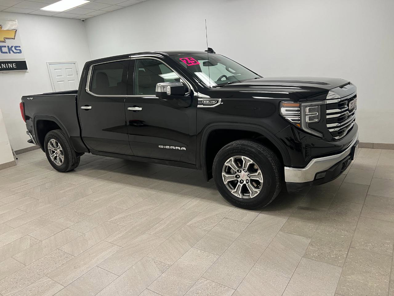 Used 2025 GMC Sierra 1500 SLT image 15