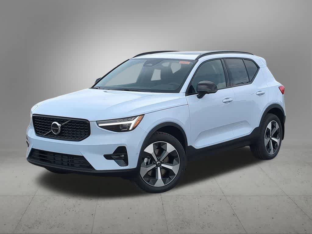 New 2026 Volvo XC40 B5 Plus w/ Climate Package AWD/4WD image 1