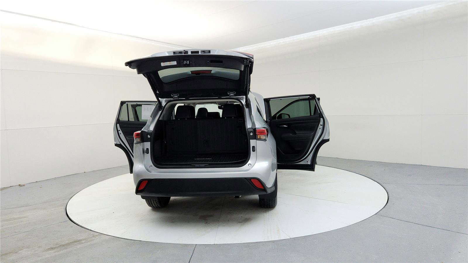 Used 2022 Toyota Highlander XLE image 11