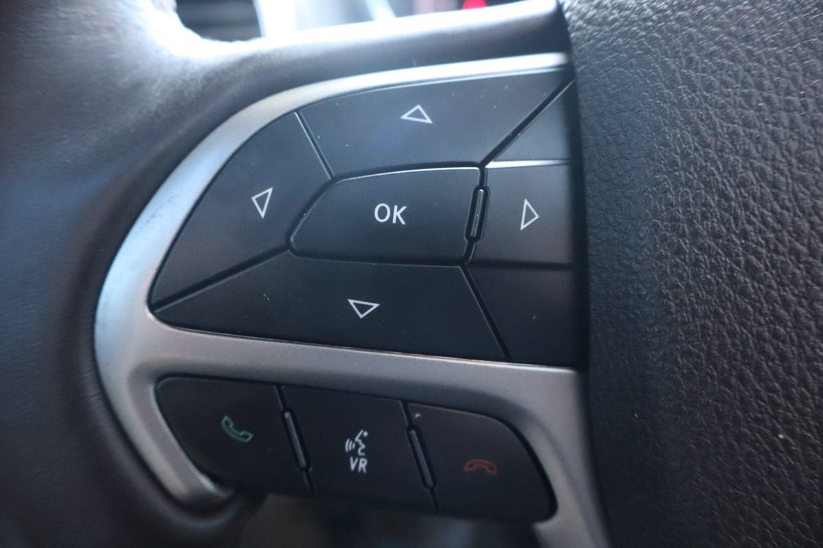 Used 2018 Jeep Grand Cherokee Overland AWD/4WD image 30