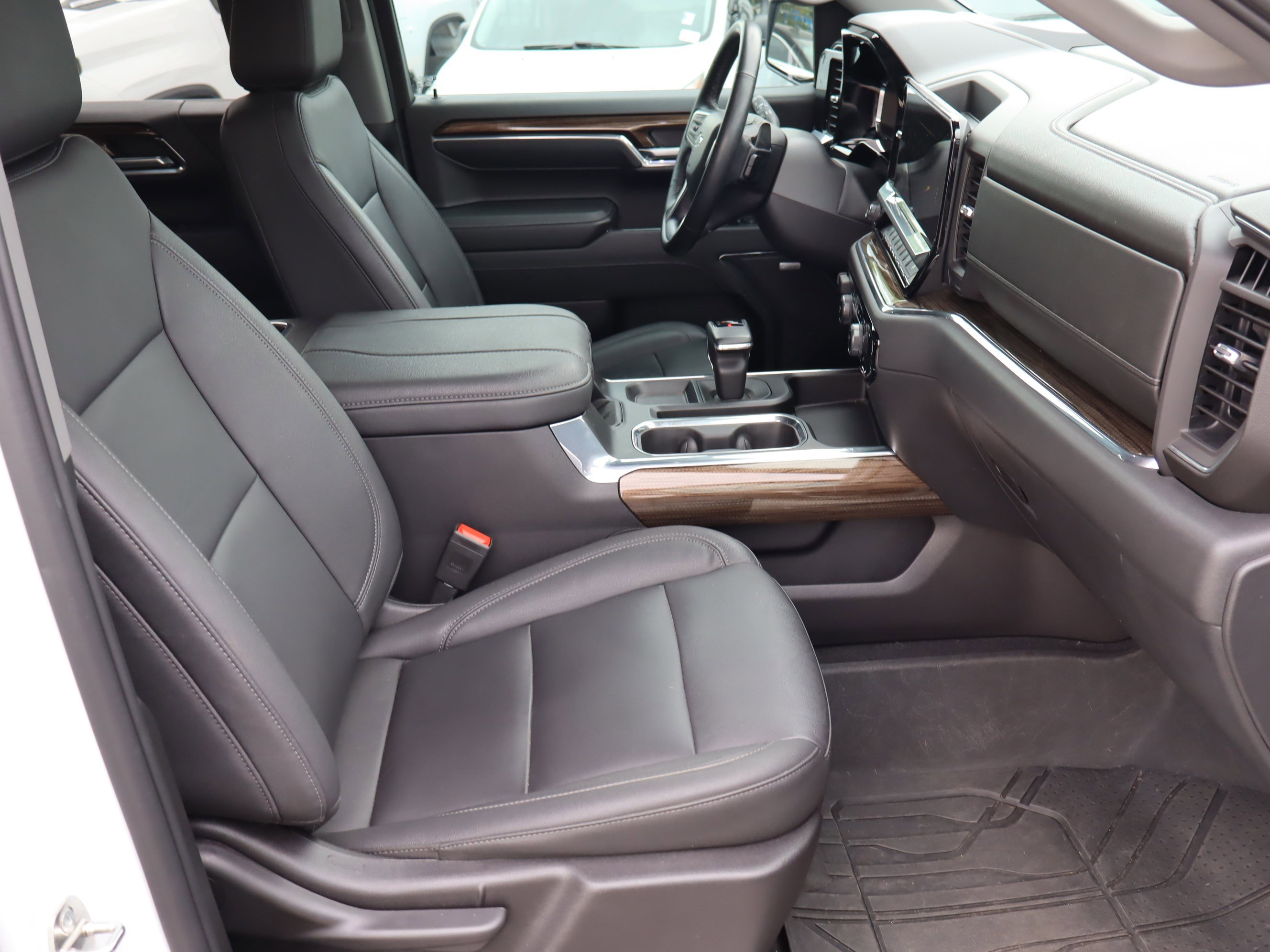 Used 2024 Chevrolet Silverado 1500 LT Trail Boss w/ LT Trail Boss Premium Package AWD/4WD image 36