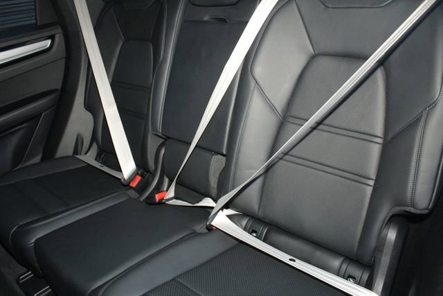 Certified 2023 Porsche Cayenne Platinum Edition w/ Assistance Package image 24