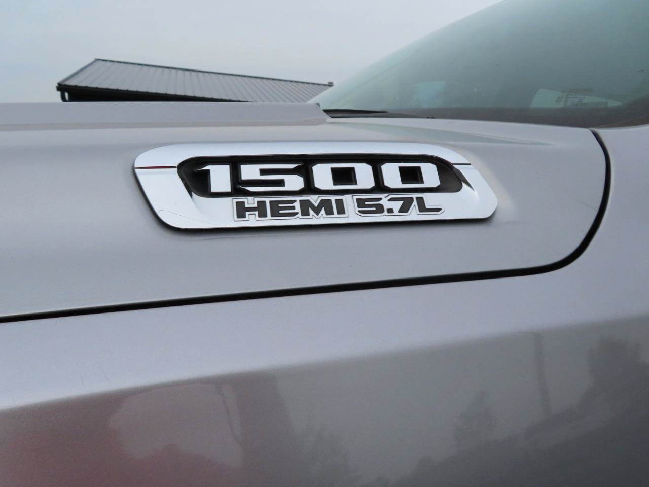 Used 2019 RAM 1500 Laramie AWD/4WD image 13