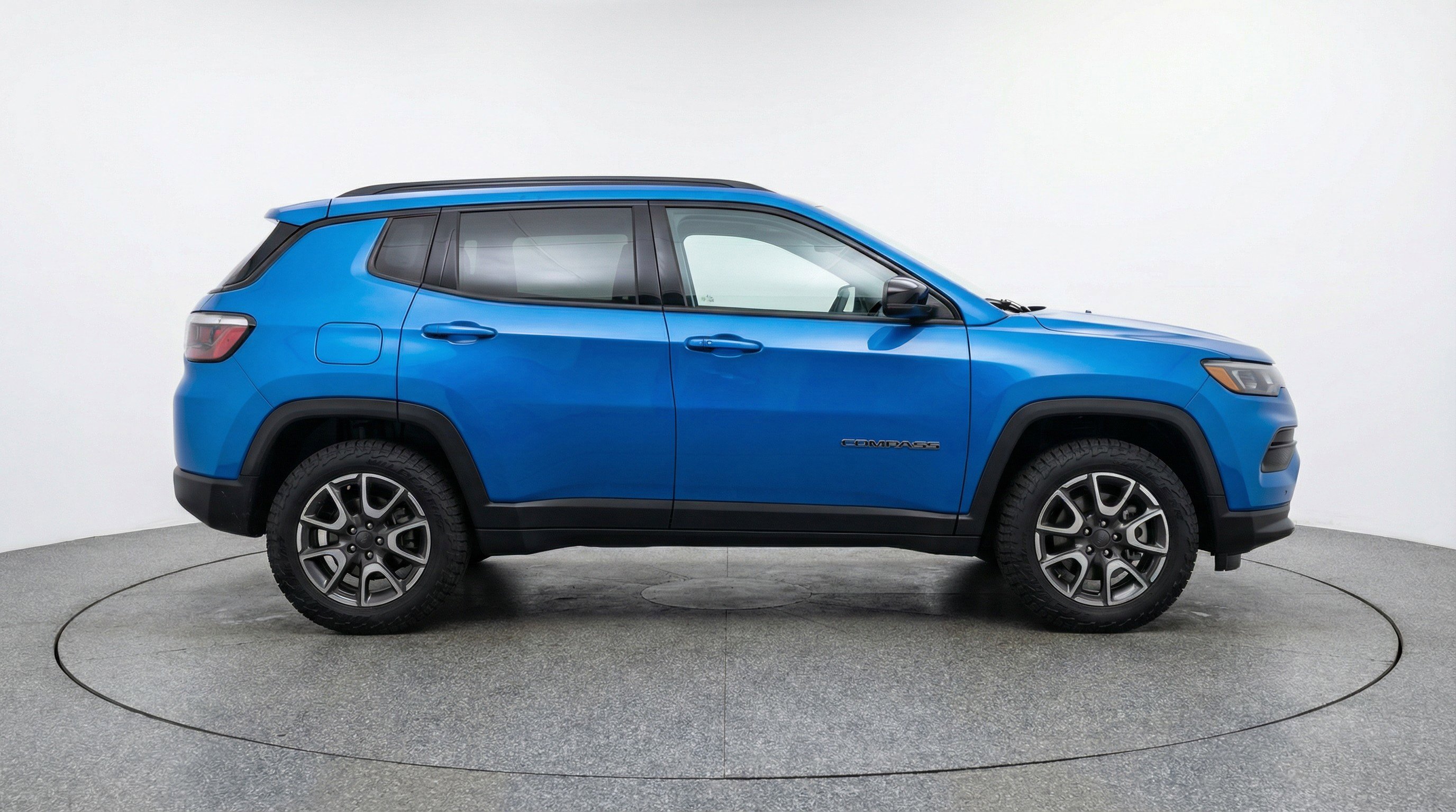 Used 2025 Jeep Compass Trailhawk image 11