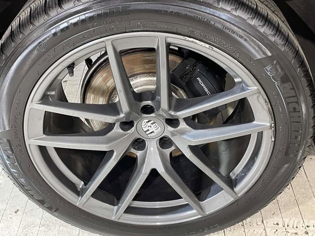 Certified 2025 Porsche Macan Turbo image 15