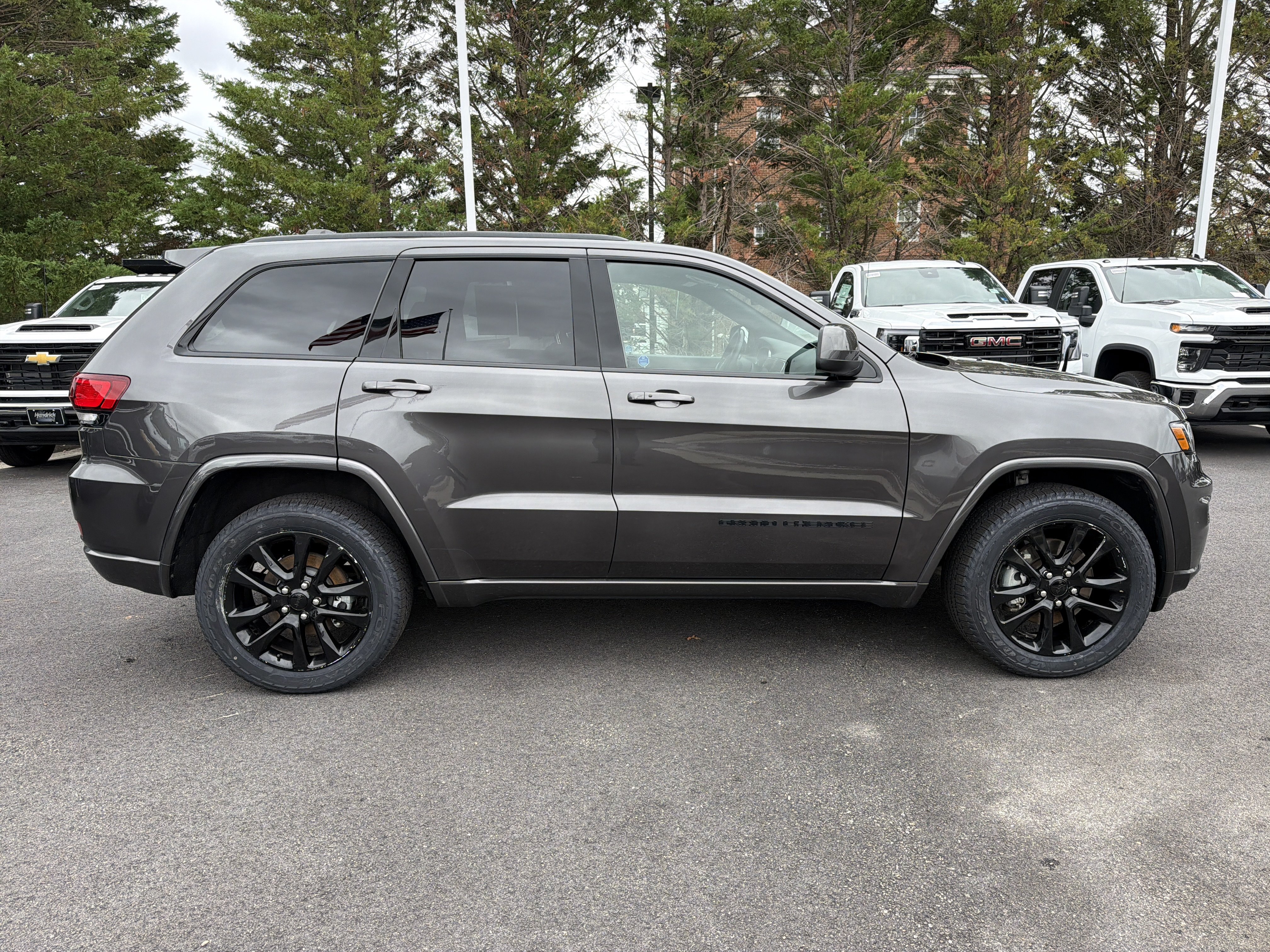 Used 2021 Jeep Grand Cherokee Laredo X AWD/4WD image 11