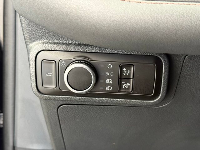 Used 2025 Ford Explorer Active AWD/4WD image 34