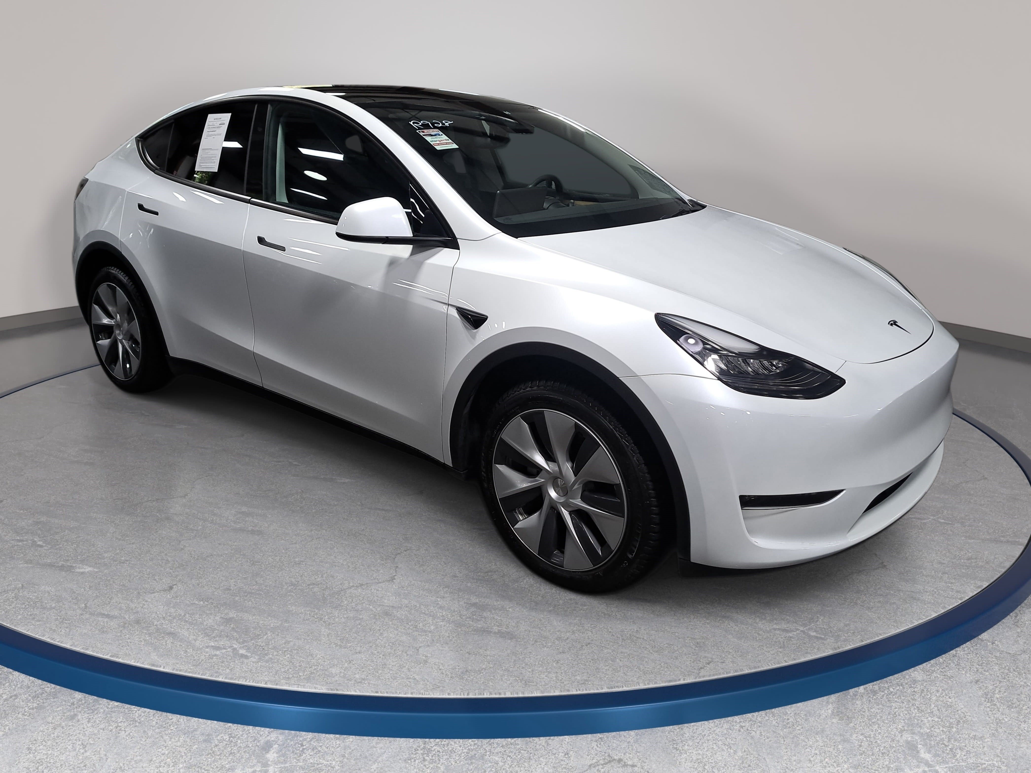 Used 2023 Tesla Model Y Long Range AWD/4WD image 3