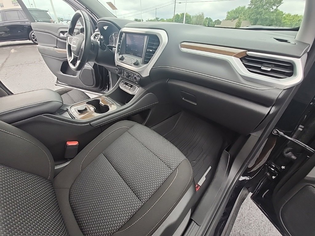 Certified 2023 GMC Acadia SLE w/ LPO, Floor Liner Package image 18