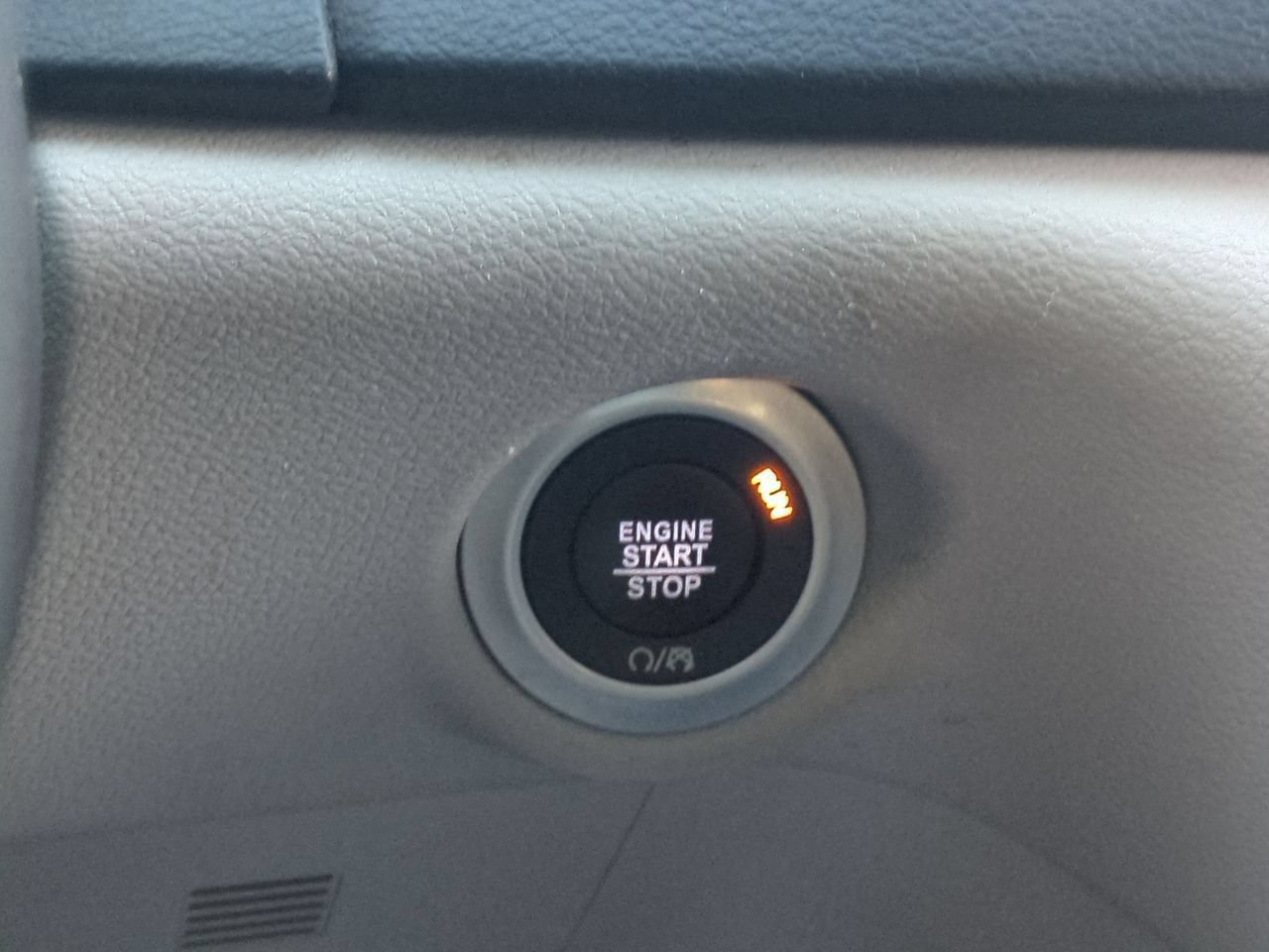 Used 2023 Chrysler Pacifica Touring-L FWD image 16