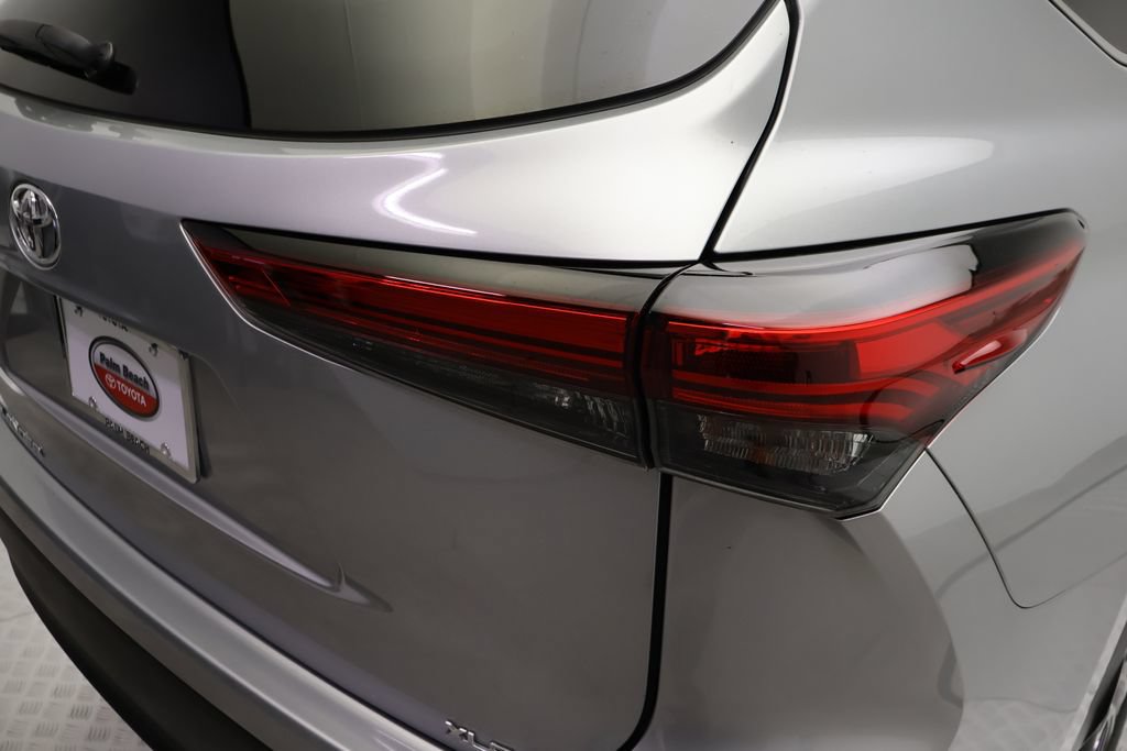 Used 2023 Toyota Highlander XLE FWD image 9