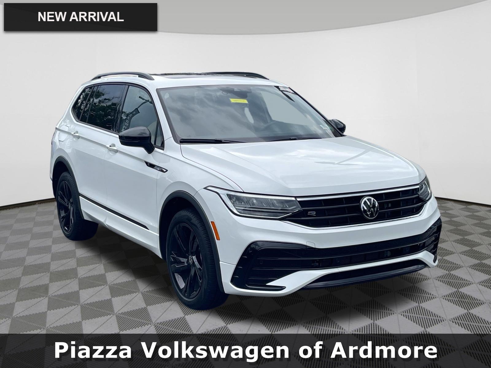 Used 2024 Volkswagen Tiguan SE R-Line
